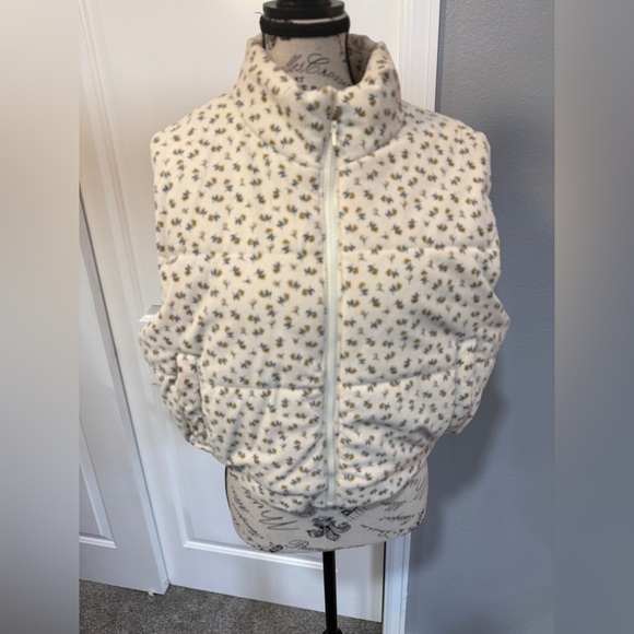 NWOT 26 International Women's Floral Print Puffer Vest - Picture 4 of 9